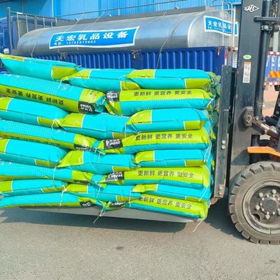 ブタは-乾燥された飼料蛋白質の鶏血球卵白の粉に吹きかける