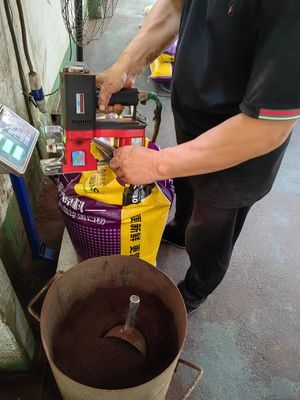 軽いアヒルの血 10% 脂肪含有の飼料粉