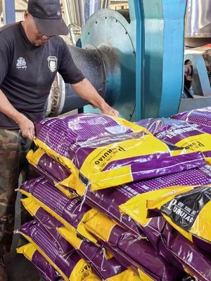 噴霧乾燥、高タンパク、低灰分、低水分魚飼料添加物