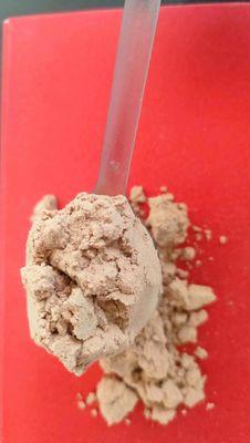 スプレーで乾燥した動物血清 - 薄い黄色で,血液製品の特殊な臭いが表されています